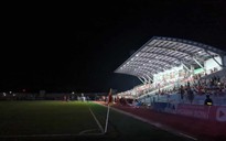 Sân Hà Tĩnh bất ngờ mất điện trong trận hòa không bàn thắng với CLB Hải Phòng