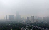 Hà Nội chìm trong ô nhiễm, nhiều tòa nhà cao tầng 'biến mất' trước làn sương mù