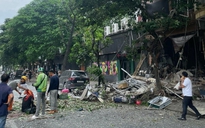 Hà Nội: Nổ lớn trong nhà, nhiều người đi đường bị thương