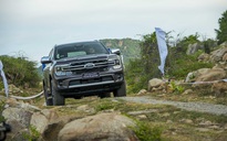 SUV 7 chỗ: Toyota Fortuner vẫn 'bất lực' bám đuổi Ford Everest