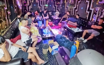 Đột kích karaoke, bắt nhóm nam chơi ma túy đá, nữ sử dụng 'nước vui'