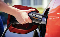 Ô tô sạc điện có thực sự tiết kiệm chi phí hơn đổ xăng?