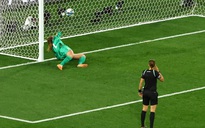 Đội Mỹ bị đánh bật khỏi World Cup nữ 2023 vì bóng qua vạch vôi… 1 mm