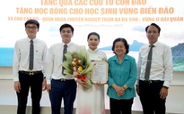 Quỹ từ thiện Kim Oanh tặng học bổng tại Côn Đảo