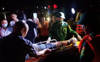Biên phòng Quảng Bình ứng cứu ngư dân bị gãy chân trên biển trong đêm