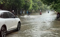 Quảng Trị: Hứng đợt mưa lớn nhất từ đầu năm, nhiều tuyến đường tại TP.Đông Hà ngập nặng