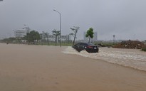 TP.Huế: Nhiều tuyến đường ngập lụt, người dân lo mua thức ăn dự trữ