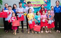Báo Thanh Niên và Eximbank trao quà trung thu cho trẻ mồ côi do Covid-19