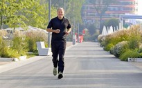 Thủ tướng Đức bị bầm mặt do ngã trong lúc chạy bộ