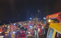Giao thông cầu Rạch Miễu tê liệt nhiều giờ sau tai nạn làm tài xế tử vong
