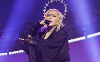 Madonna bị khán giả kiện đòi bồi thường vì... diễn muộn!
