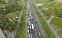 Cao tốc TPHCM - Trung Lương kẹt xe nghiêm trọng do 2 vụ tai nạn liên hoàn