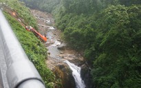 Cận cảnh chiếc xe khách lao xuống vực sâu ở cao tốc La Sơn - Túy Loan