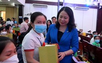 Phó chủ tịch nước Võ Thị Ánh Xuân trao 10 căn nhà Đại đoàn kết cho Bến Tre