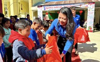 Ngày hội bánh chưng xanh cho trẻ em miền núi