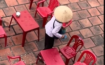 Thái Bình: Chủ quán gom nước mía thừa bán cho khách tại đền Trần