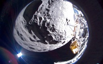 Tàu vũ trụ Mỹ bị vấp 'đổ nhào' trên mặt trăng