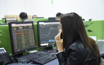 Cổ phiếu Vietcombank tím lịm đẩy VN-Index bùng nổ cuối phiên
