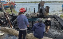 Cận cảnh chữa cháy 2 tàu cá của ngư dân tại Quảng Ngãi