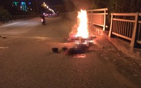 TP.HCM: Phát hiện nam sinh tử vong bên cạnh xe máy cháy trơ khung