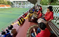 Dàn nhạc ngũ âm của đồng bào Khmer gây tò mò trên khán đài vòng chung kết