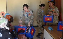 Quân y Việt Nam chữa bệnh cho phụ nữ và trẻ em ở Nam Sudan