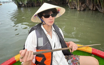 Sao Hàn trải nghiệm ngồi thuyền thúng tại Việt Nam