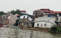 Vụ sông Cầu 'nuốt chửng' nhà dân: Bắc Ninh yêu cầu tháo dỡ công trình sạt lở