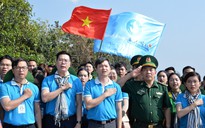 Hát Quốc ca trên đỉnh núi Khoan La San