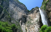 Ngọn thác nổi tiếng ở Trung Quốc bị phát hiện nước chảy ra từ đường ống