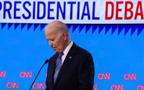 Ông Biden thừa nhận ‘suýt ngủ gục’ khi tranh luận, giải thích ra sao?