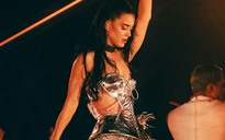 Katy Perry gặp sự cố trang phục nguy hiểm khi đang biểu diễn
