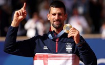 Djokovic bật khóc: 'Tôi đã có danh hiệu quý giá nhất sự nghiệp'