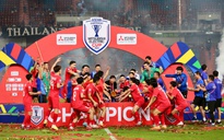 Từ ngôi vô địch AFF Cup nhìn về V-League: Mà lòng phơi phới dậy tương lai
