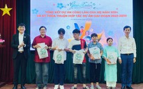 Trao 2.000 phần quà tết và học bổng