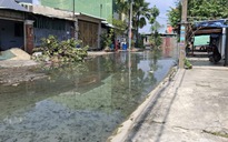 Nghẹt cống gây ngập đường, ô nhiễm