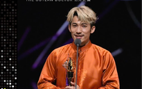 Liên Bỉnh Phát gây bão khi nhận giải Thị đế Kim Chung 2025