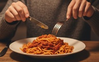 4 kiểu ăn tối cần tránh vì khiến bụng dễ phình to vào buổi sáng