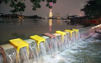 Triều cường dâng cao ở TP.HCM: Nước tràn bờ đê, cuồn cuộn chảy vào nhà dân khu Thanh Đa