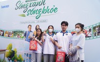 Sinh viên hào hứng đổi rác lấy quà, nhiệt tình tìm hiểu về sống xanh sống khỏe