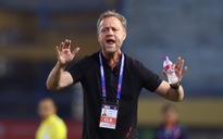 HLV Lê Huỳnh Đức chê học trò nôn nóng, HLV Polking 'Tiến Linh hay nhất Việt Nam, nhưng...'