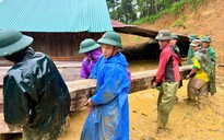 Đêm trắng giữa tâm lũ Đà Nẵng: Những người lính băng rừng, đội mưa cứu dân