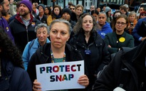 Chính phủ Mỹ vẫn đóng cửa, chương trình tem phiếu bị đe dọa