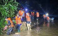 Quảng Trị: Cứu 6 người bị cô lập trong rừng do nước lũ dâng cao