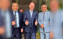 Rò rỉ ảnh người bị FAM đình chỉ chụp cùng Chủ tịch FIFA: 'CĐV Malaysia sốc!'