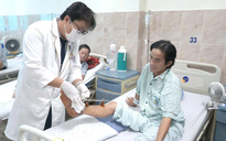 Lưỡi máy cắt cỏ bị gãy, văng ra chém đứt lìa bàn chân người đàn ông