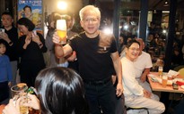 Chủ tịch Samsung 'cà khịa nhẹ' người dùng iPhone