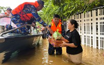 Vùng 3 Hải quân tập trung cứu trợ vùng ngập lụt Đà Nẵng, Huế