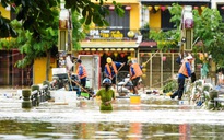 Phố cổ Hội An ngổn ngang sau trận lũ lịch sử