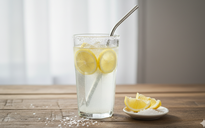 Bác sĩ: 'Uống chanh pha muối hạt trị nhiều bệnh' là không có cơ sở khoa học